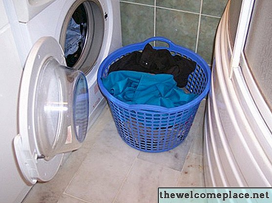 Hoe u de leeftijd van een Kenmore-wasmachine kunt vinden