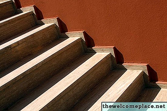 Cómo encontrar los pies cuadrados de escaleras