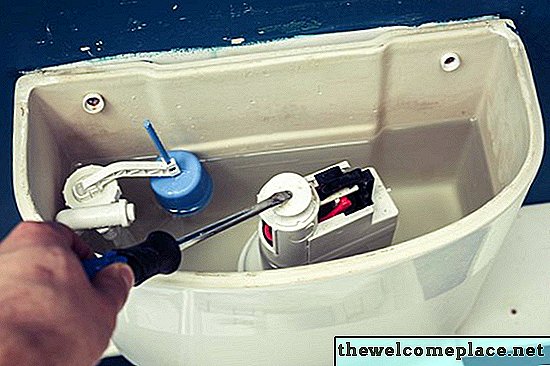 Como corrigir um estouro em um vaso sanitário