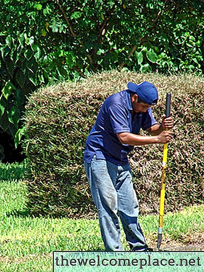 Cómo solucionar problemas de drenaje de agua en el patio trasero