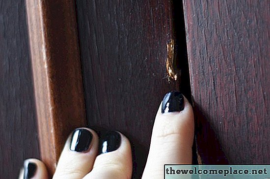 Comment réparer les meubles en bois ébréché