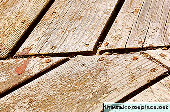 Como consertar madeira decking que é difusão e lasca?