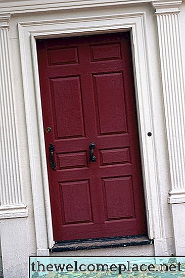 Como consertar um buraco em uma porta externa