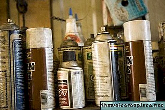 Cómo arreglar los errores de pintura en aerosol