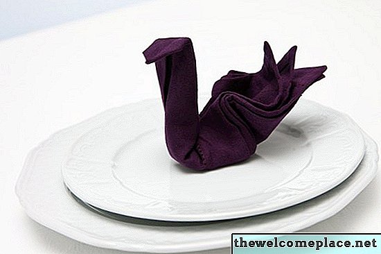 Как да сгънете салфетки за вечеря на лебед