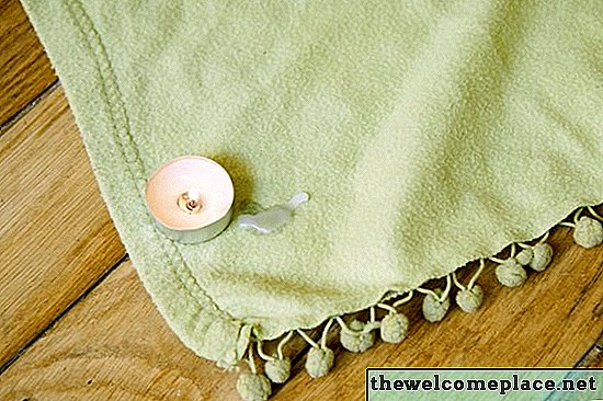 Kaarswas uit een fleece deken halen
