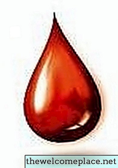 Wie man getrocknetes Blut aus dem Stoff holt