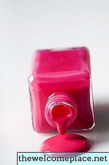 Cómo sacar el esmalte de uñas del lavabo del baño