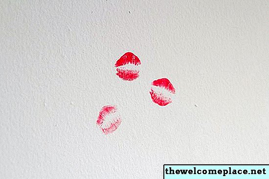 Sådan får du læbestift eller chapstick væk fra væggen