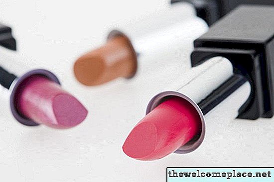 Cara Mendapatkan Lipstik dari Suede
