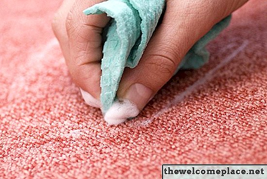 Wie Make-up Flecken aus dem Teppich zu bekommen