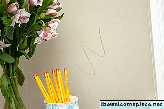 Làm thế nào để lấy bút chì ra khỏi tường
