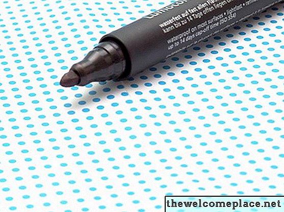 Как да получите перманентен маркер от пода на плочки
