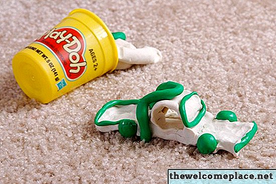 Cómo sacar Play-Doh de la alfombra