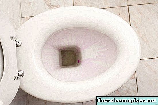Wie man eine stark verschmutzte Toilettenschüssel loswird