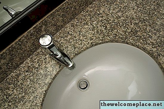 Comment se débarrasser des odeurs de gaz d'égout dans les drains de salle de bain