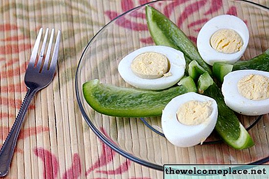 ゆで卵から臭いを取り除く方法