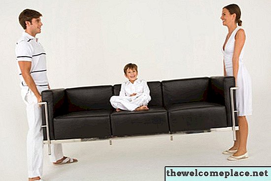 Como obter um sofá através de uma porta de 31 polegadas