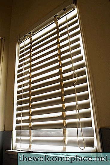 Comment obtenir une fenêtre aveugle pour fermer plus serré