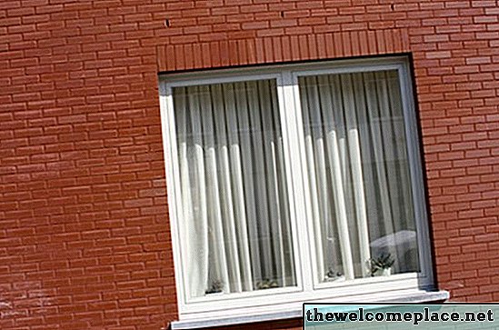 Hogyan lehet kiszorítani a ráncokat a függönyből?