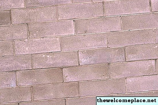 コンクリートブロック壁にミラーを掛ける方法