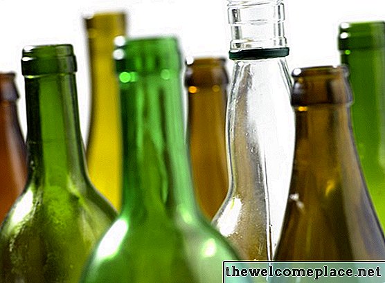كيفية شنق النباتات في زجاجات الزجاج