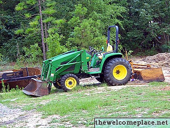 Hvordan identifisere modellen til en John Deere-traktor