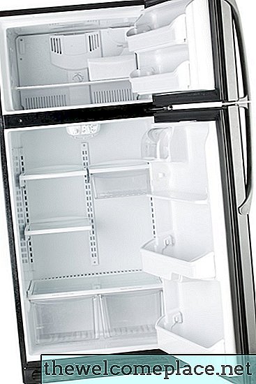 Kā palielināt ūdens spiedienu Frigidaire ledusskapī