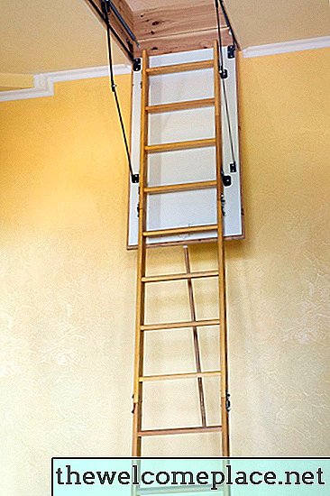 Cómo instalar una escalera de ático