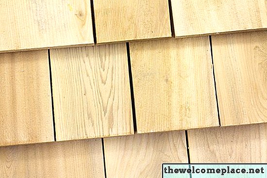 Cómo instalar el revestimiento de tejas de cedro