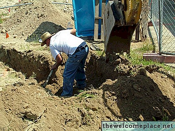 Cómo instalar tuberías de drenaje para un tanque séptico usted mismo