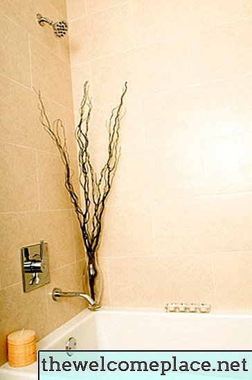 Installieren von Formica-Duschwänden