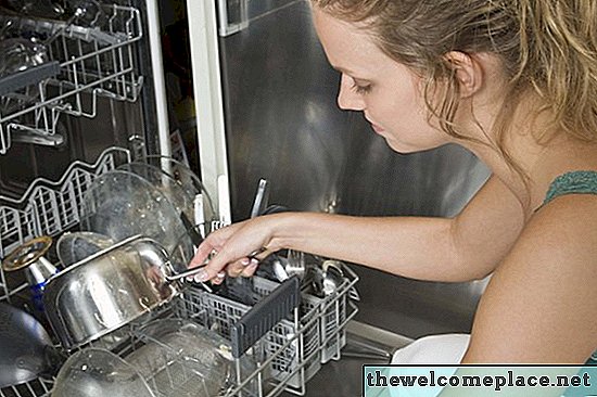 Sådan installeres en Frigidaire opvaskemaskine