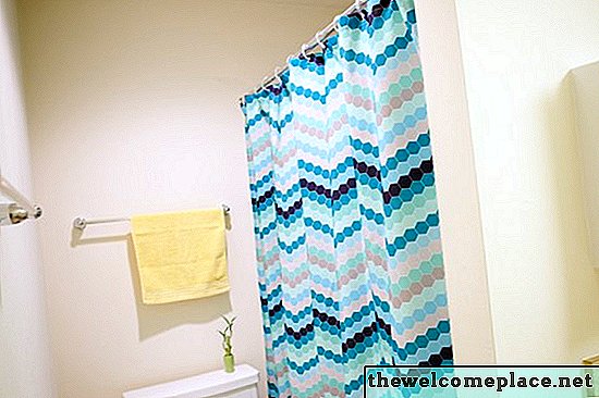 Como instalar uma haste de cortina de chuveiro e não quebrar o azulejo