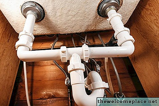 Hoe slip gezamenlijke ringen in loodgieterswerk te installeren