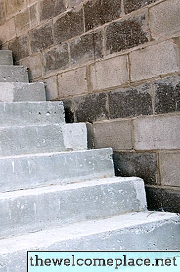 Como instalar escadas feitas de pavers