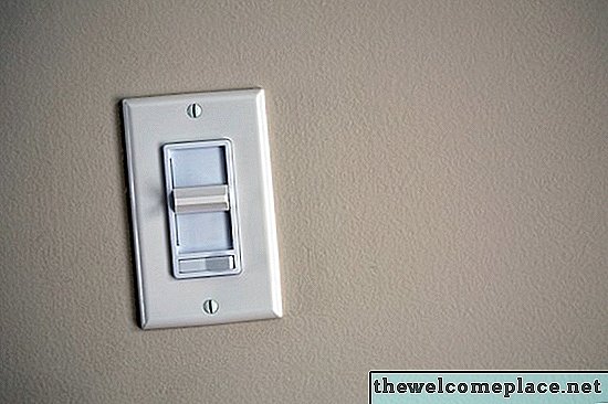 Cómo instalar un interruptor estándar desde un interruptor de atenuación