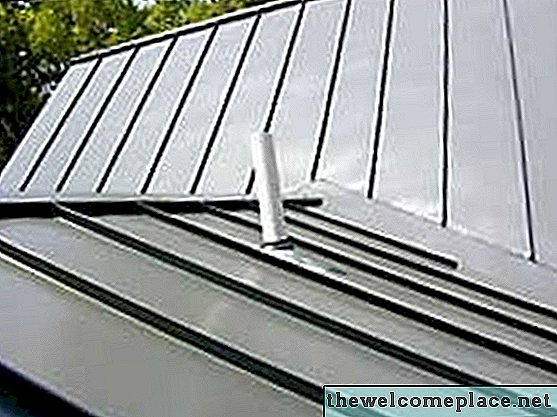 Cum se instalează un acoperiș metalic cu cusătură permanentă