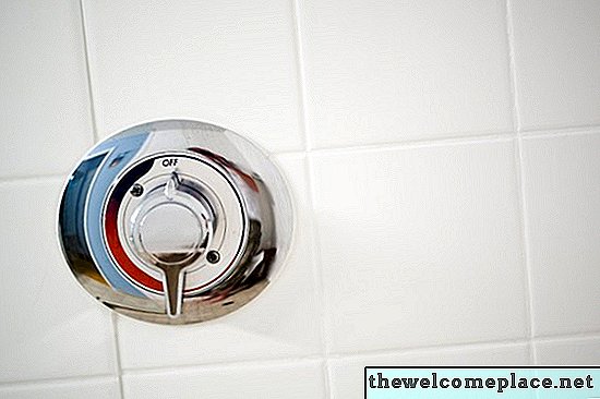 トスカーナのシャワーの蛇口をインストールする方法