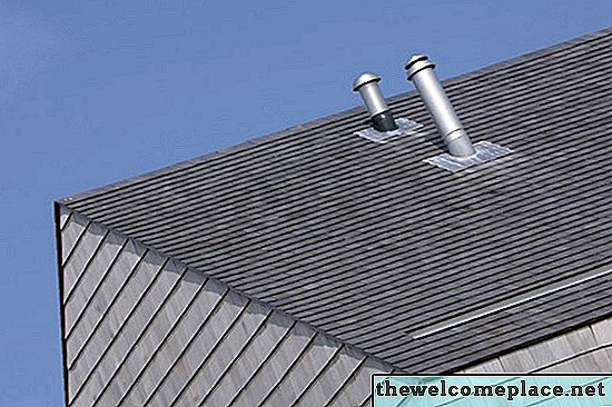 Comment installer un tuyau d'évacuation à travers un toit