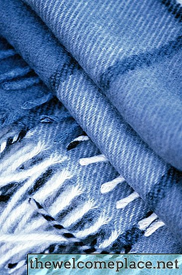 Wie man verhindert, dass Decken im Trockner zusammenballen