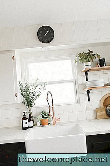 Come mantenere un lavello da cucina bianco veramente e veramente pulito
