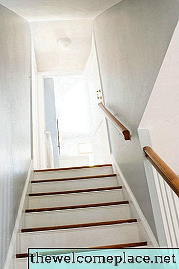 Wie man Linoleum auf Treppen legt