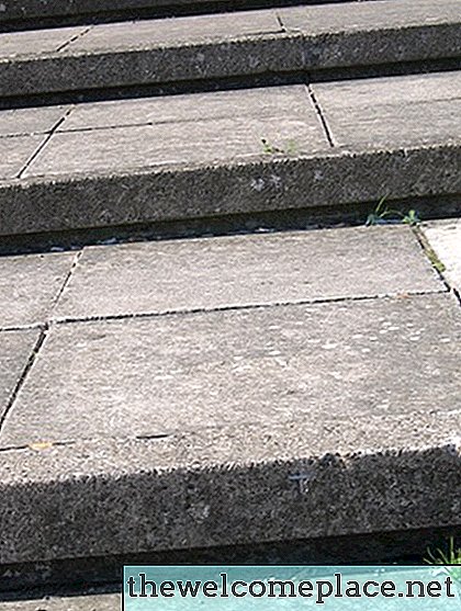 Cómo nivelar una losa de concreto exterior desigual