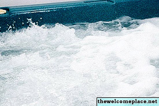 Πώς να μειώσετε το pH σε μια ζεστή μπανιέρα με ξίδι