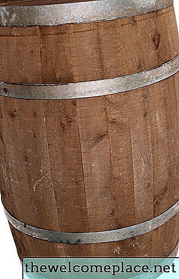 Wie erstelle ich ein Bourbon Barrel Cabinet?
