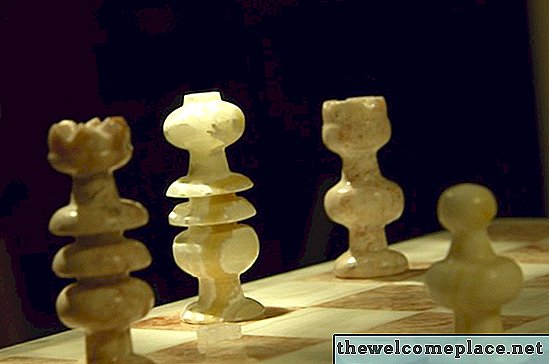 Cómo hacer un juego de ajedrez de piedra