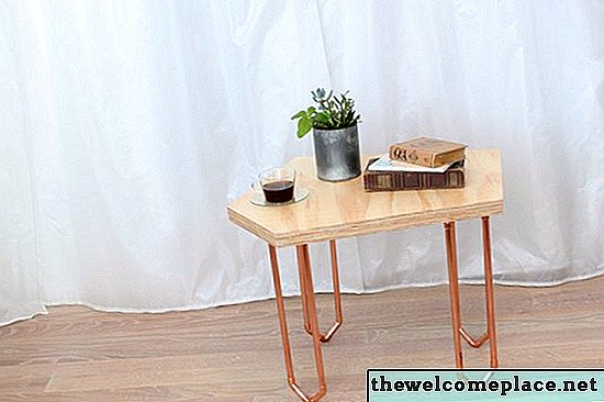Cómo hacer una mesa de café con patas de cobre