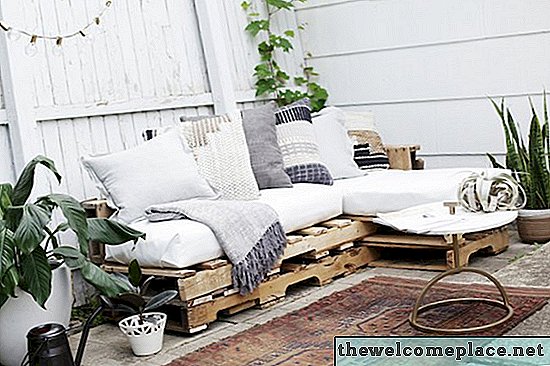 Bagaimana Membuat Couch Out of Pallets