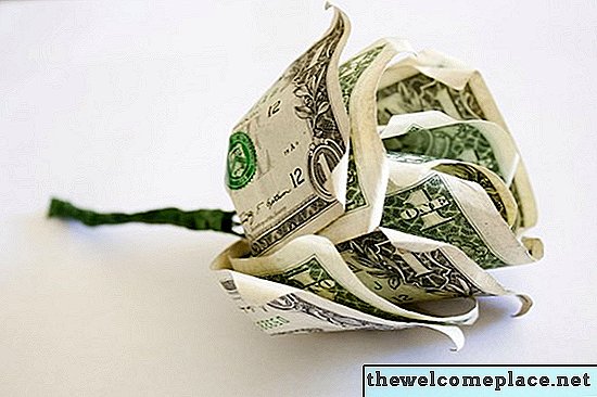 Cómo hacer flores con billetes de un dólar